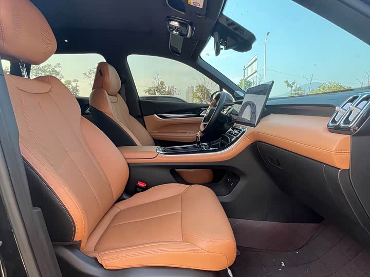 Фото 16 - Geely Atlas L