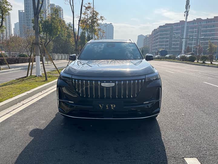 Фото 2 - Geely Atlas L