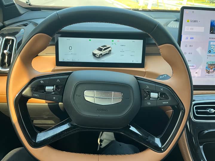 Фото 20 - Geely Atlas L