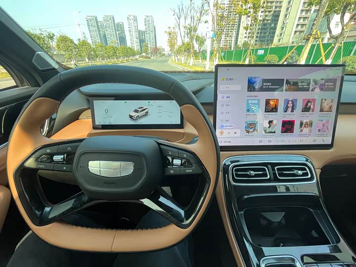 Фото 21 - Geely Atlas L