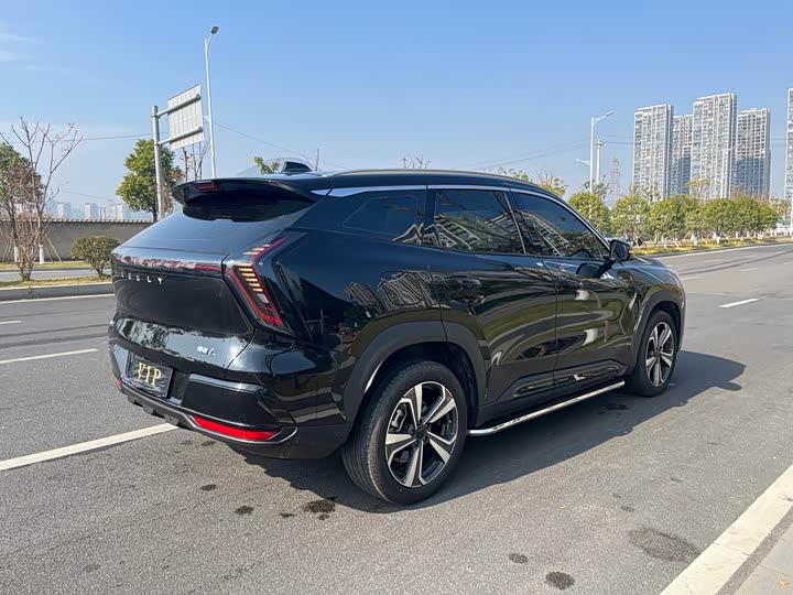 Фото 5 - Geely Atlas L
