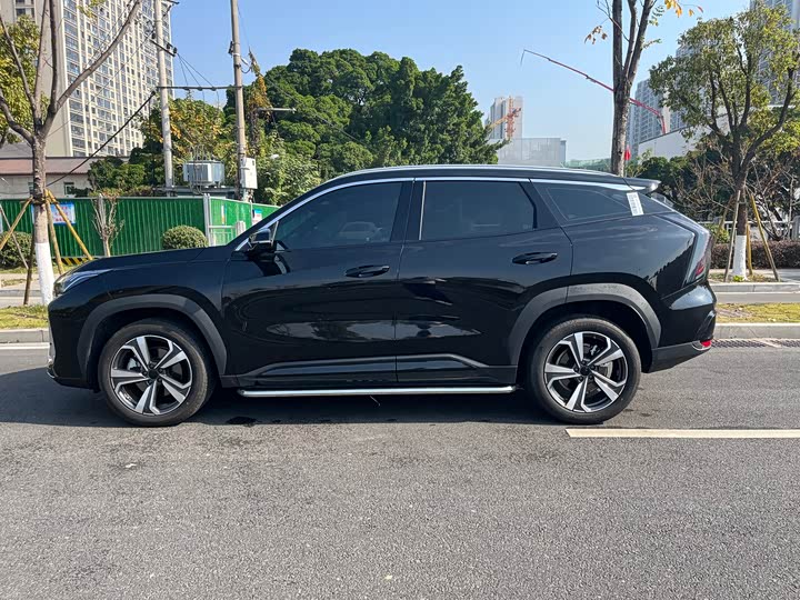 Фото 8 - Geely Atlas L