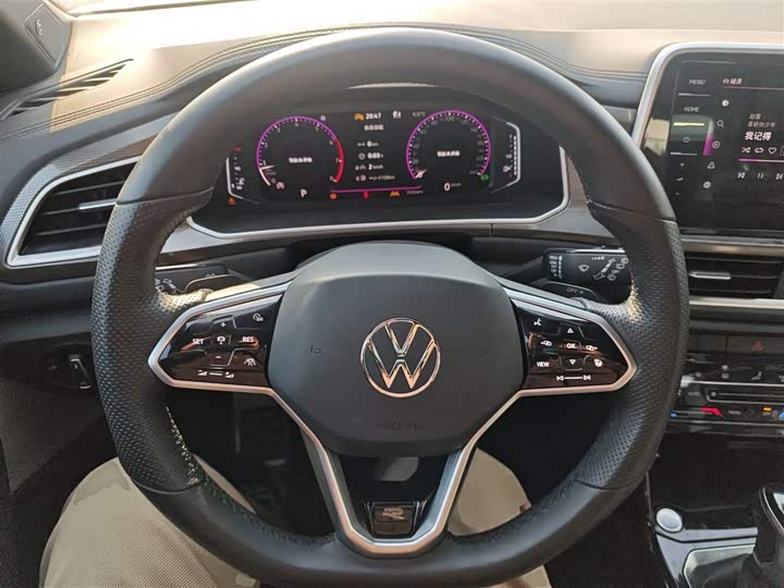 Фото 11 - Volkswagen T-Roc