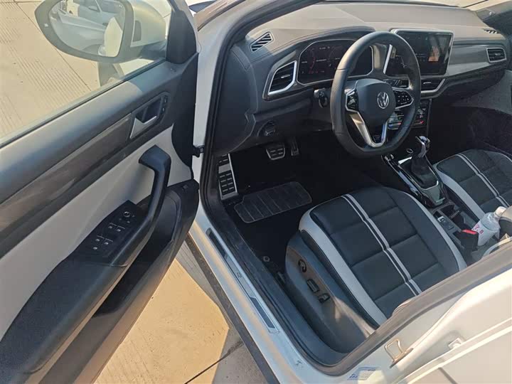 Фото 15 - Volkswagen T-Roc