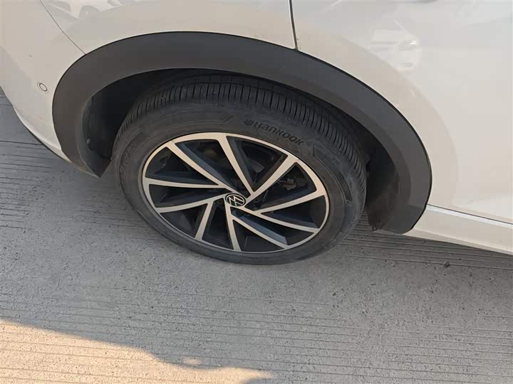 Фото 25 - Volkswagen T-Roc