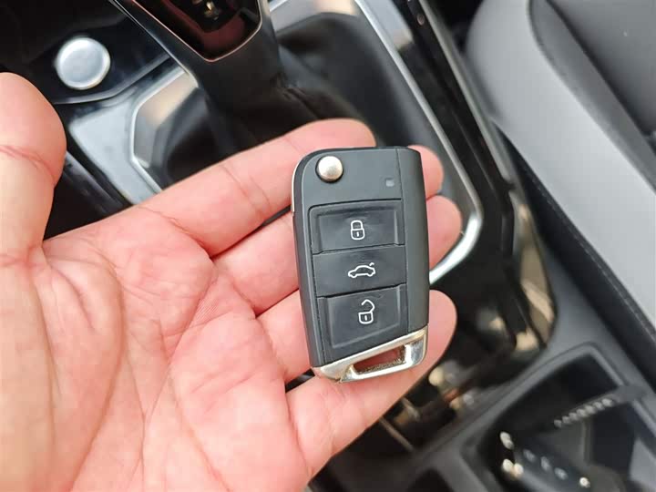 Фото 9 - Volkswagen T-Roc