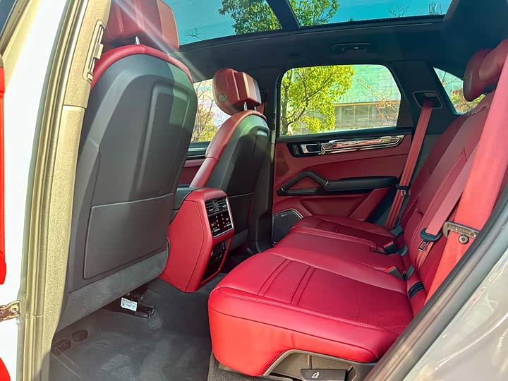 Фото 10 - Porsche Cayenne