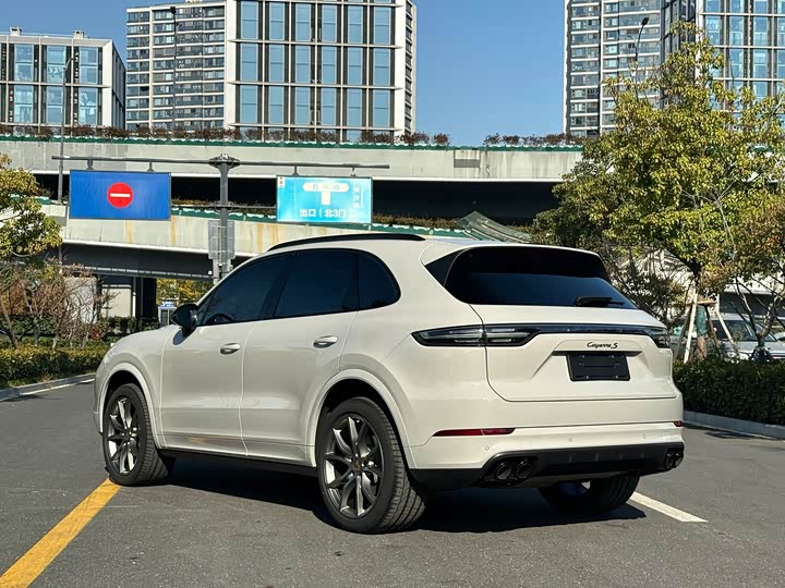 Фото 7 - Porsche Cayenne