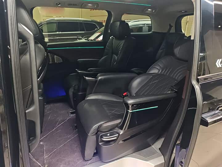 Фото 17 - GAC Trumpchi M8