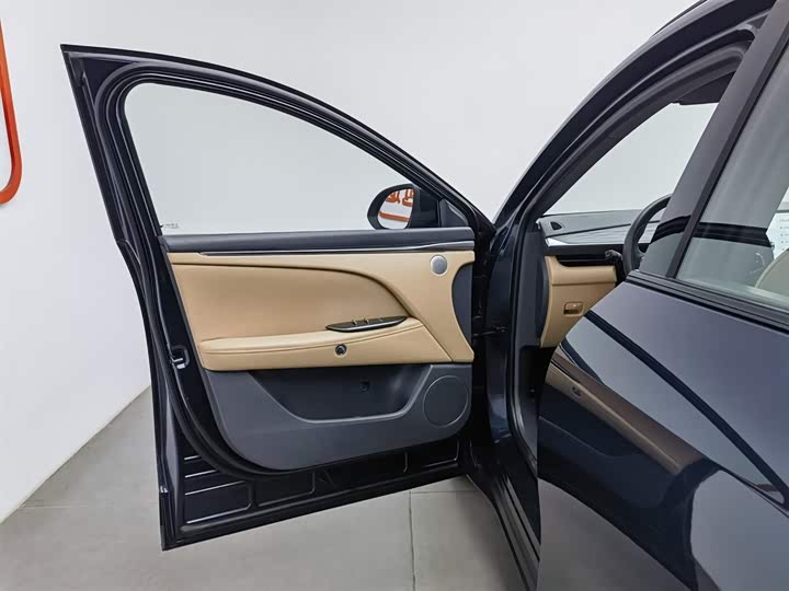 Фото 8 - BAIC Arcfox Alpha T5