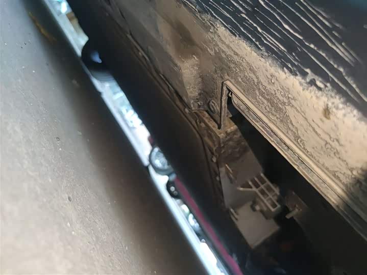 Фото 16 - Hongqi E-QM5