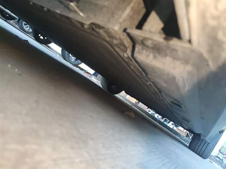 Фото 19 - Hongqi E-QM5