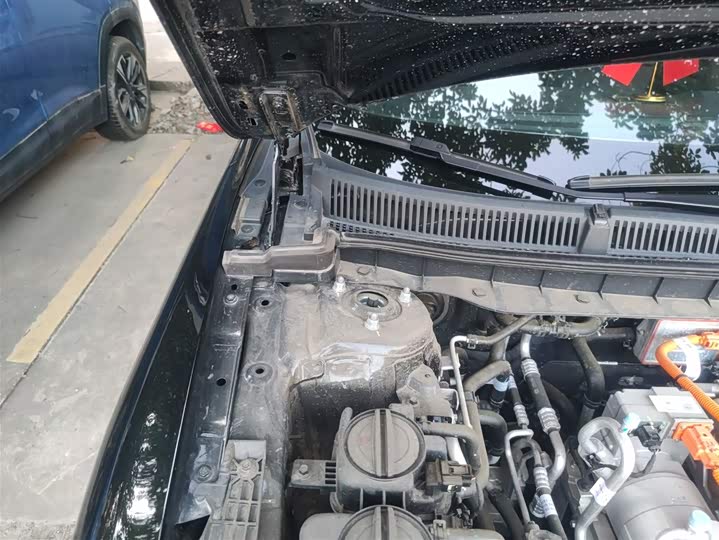 Фото 21 - Hongqi E-QM5