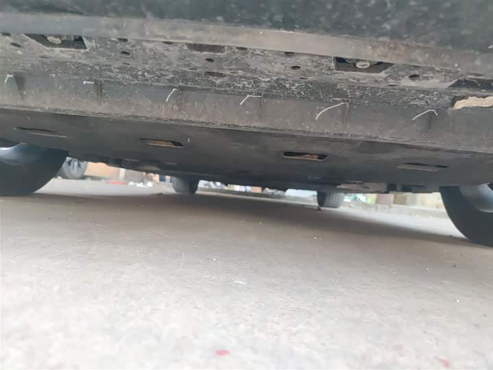 Фото 23 - Hongqi E-QM5