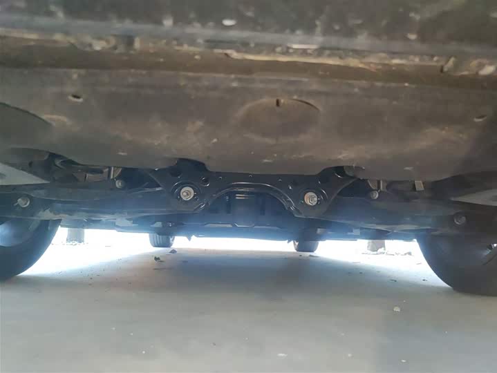 Фото 25 - Hongqi E-QM5