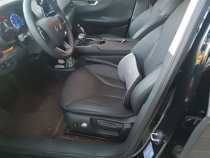 Фото 8 - Hongqi E-QM5