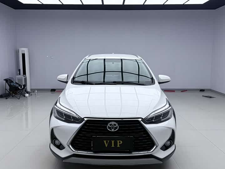 Фото 2 - Toyota Yaris L Hatchback