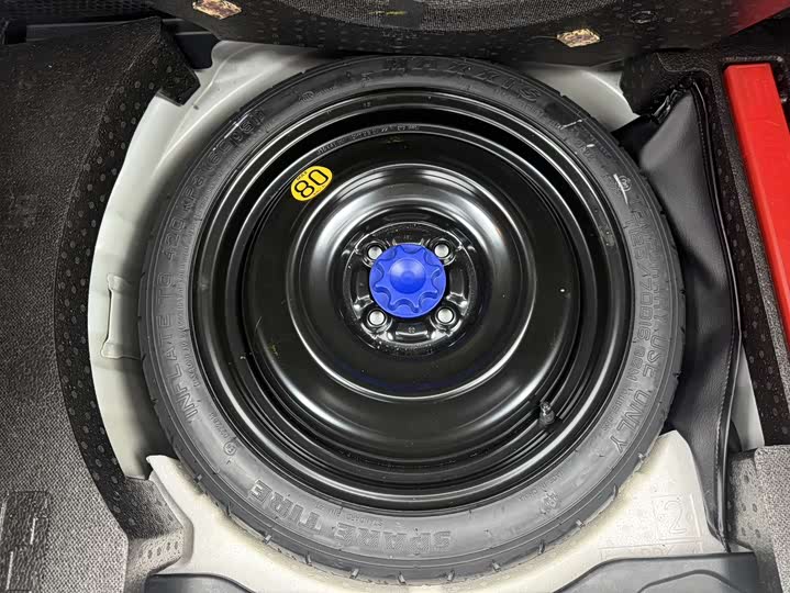 Фото 21 - Toyota Yaris L Hatchback