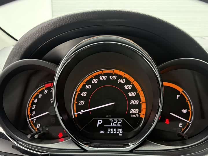 Фото 23 - Toyota Yaris L Hatchback