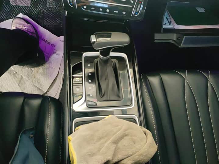 Фото 16 - Bestune B70