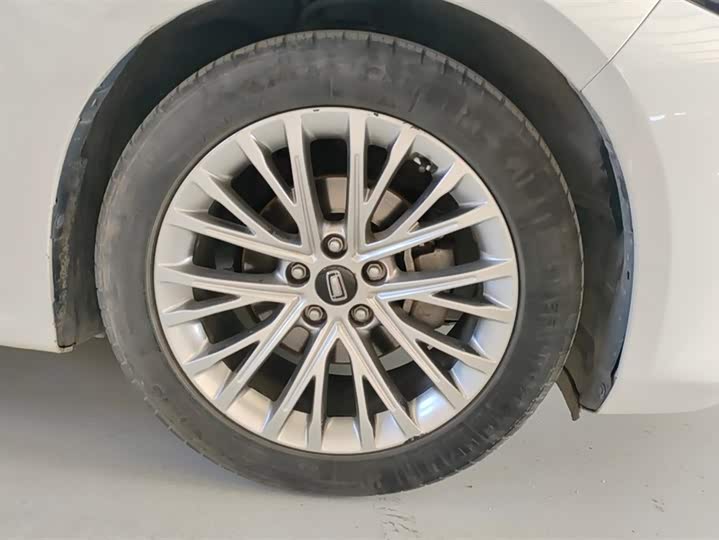 Фото 6 - Bestune B70