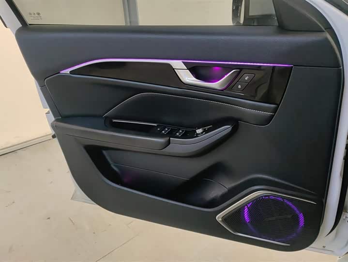 Фото 7 - Bestune B70