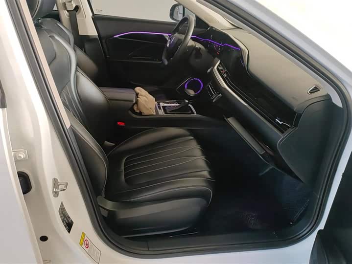 Фото 8 - Bestune B70