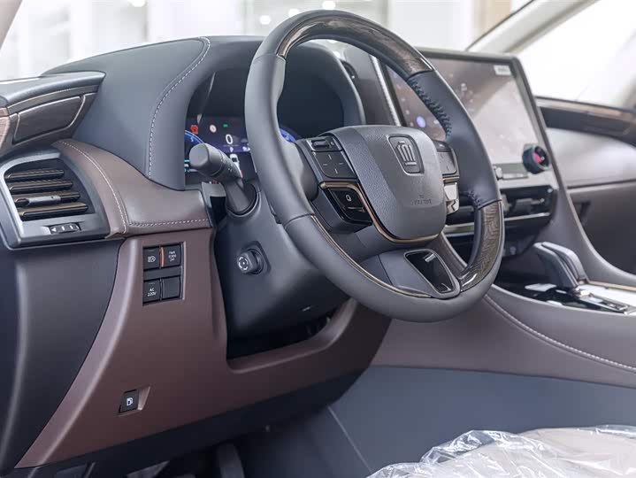 Фото 10 - Toyota Vellfire