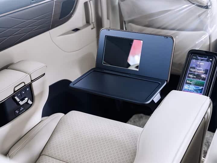 Фото 17 - Toyota Vellfire