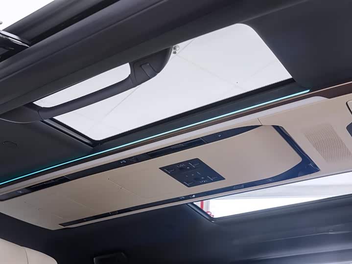 Фото 19 - Toyota Vellfire