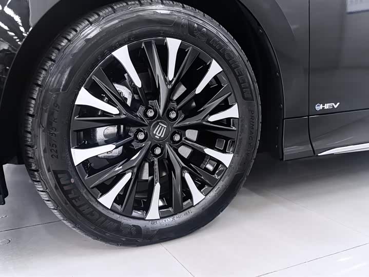 Фото 21 - Toyota Vellfire