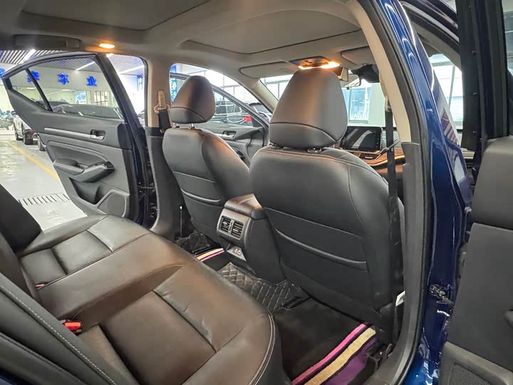 Фото 10 - Nissan Teana