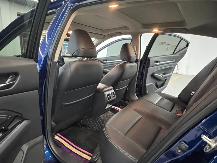 Фото 9 - Nissan Teana