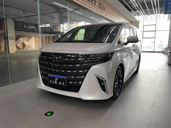 Фото 1 - Toyota Alphard