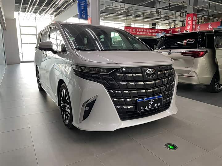 Фото 2 - Toyota Alphard