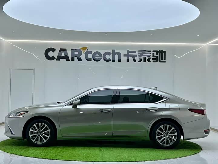 Фото 2 - Lexus ES