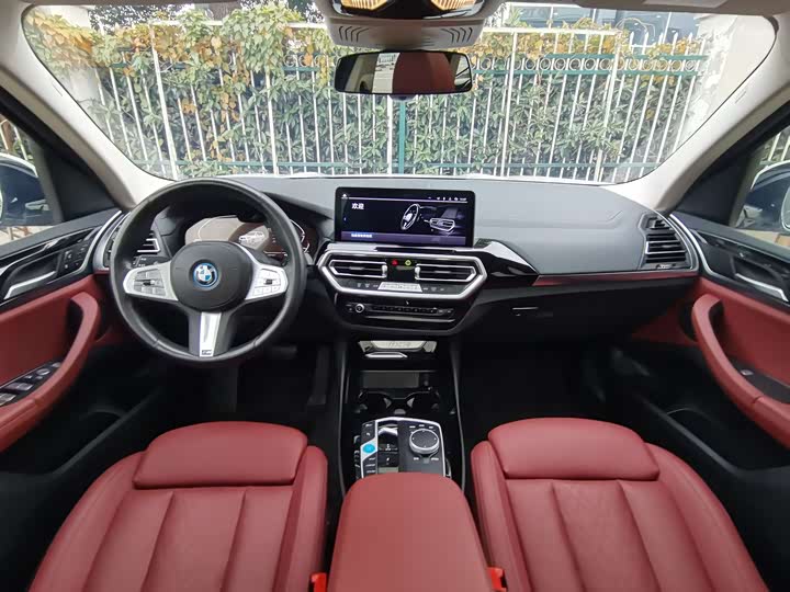 Фото 23 - BMW iX3