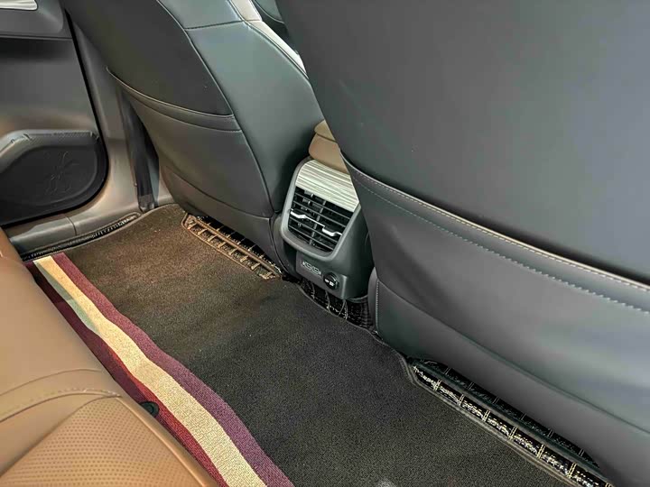 Фото 10 - Hongqi E-QM5