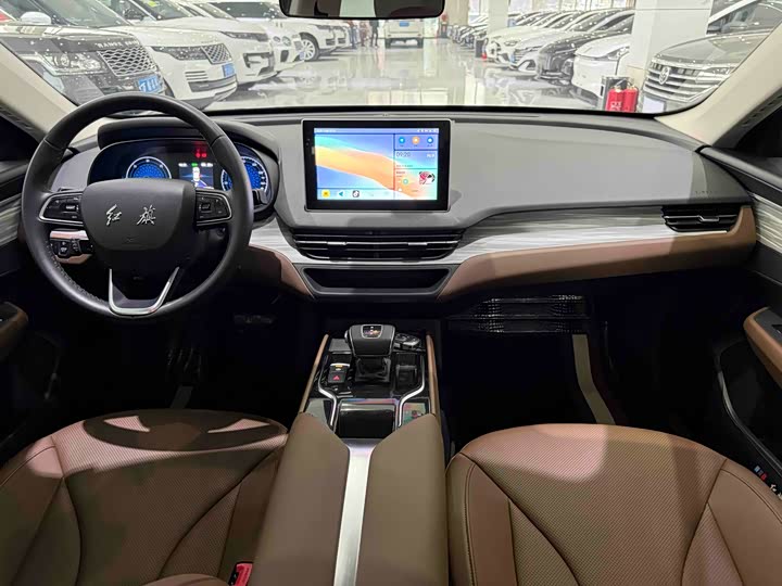 Фото 12 - Hongqi E-QM5