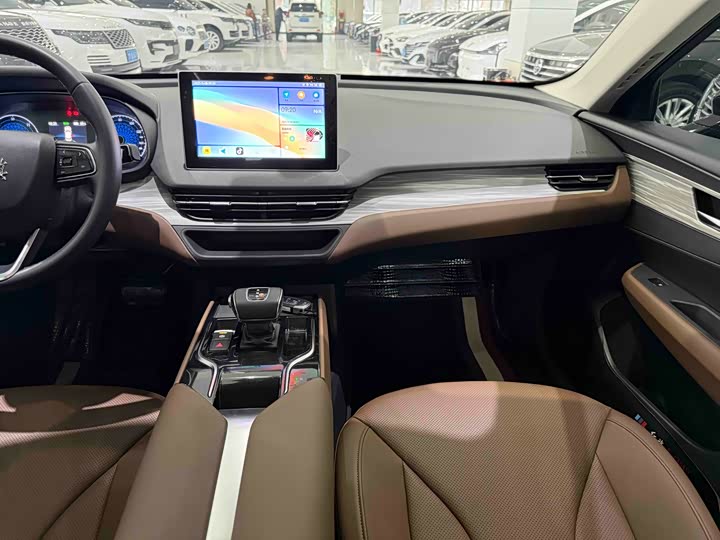 Фото 14 - Hongqi E-QM5