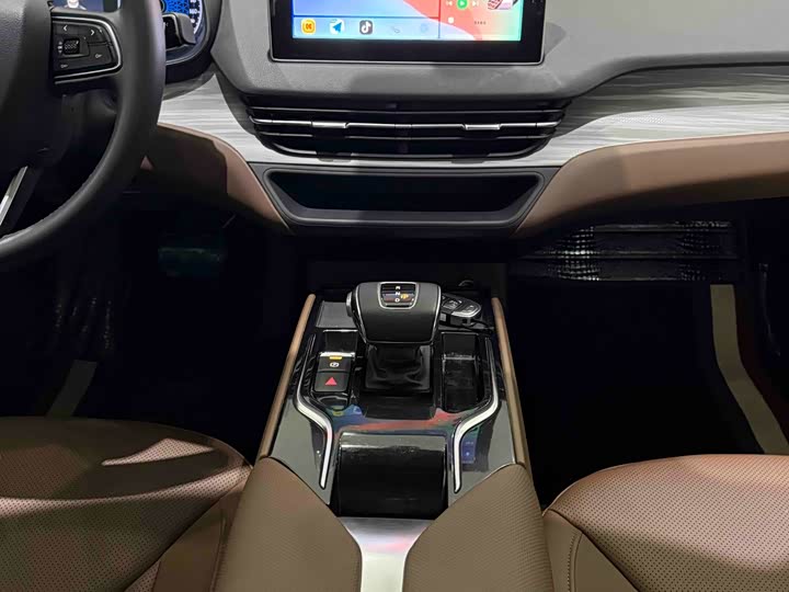 Фото 15 - Hongqi E-QM5