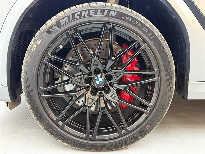 Фото 17 - BMW X6 M