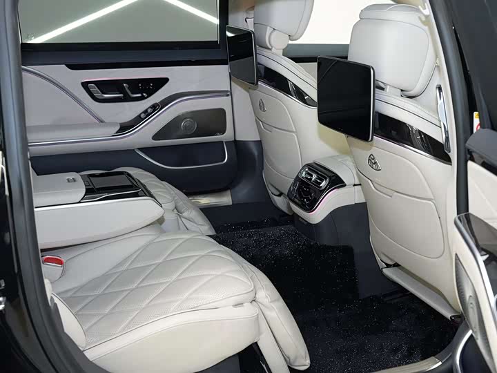 Фото 17 - Mercedes-Benz Maybach S-Class