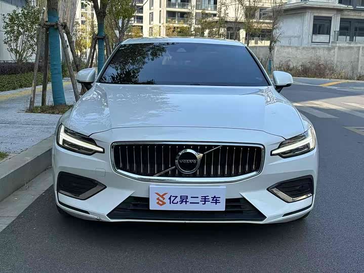 Фото 2 - Volvo S60