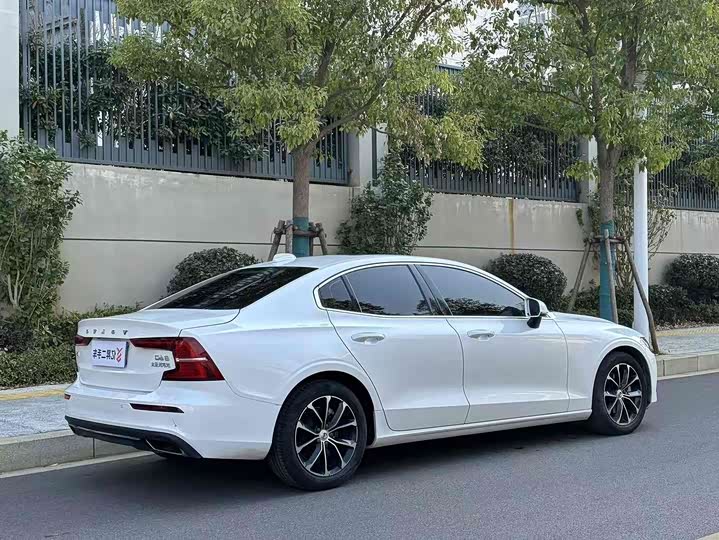 Фото 4 - Volvo S60