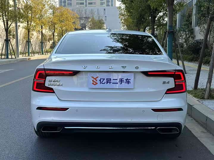 Фото 5 - Volvo S60