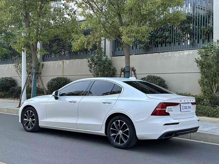 Фото 6 - Volvo S60