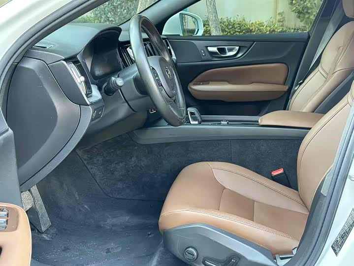 Фото 7 - Volvo S60