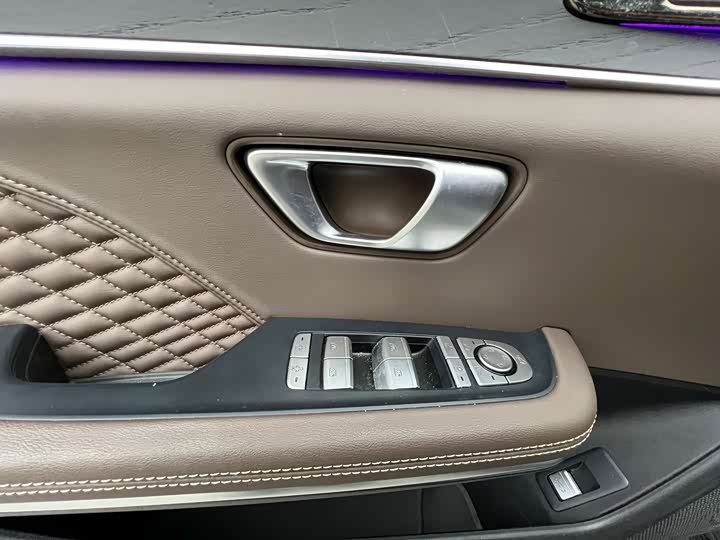 Фото 18 - BYD Han