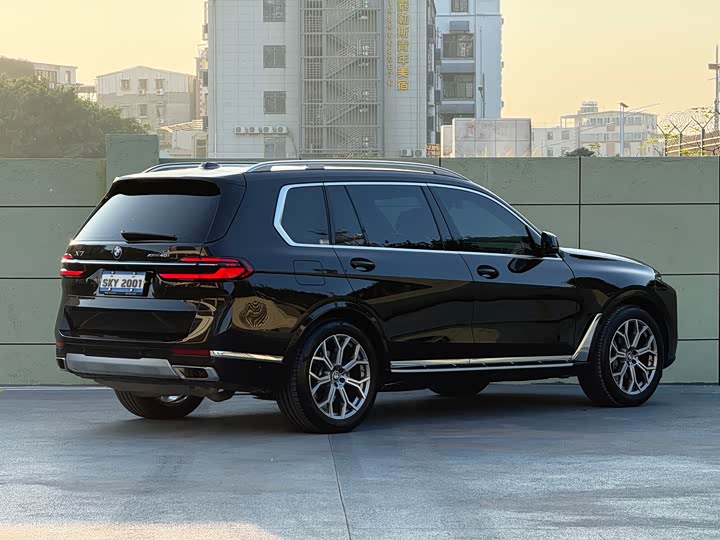 Фото 9 - BMW X7